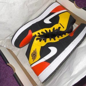 Air Jordan 1 Mid SE Black/Amarillo-White-Team